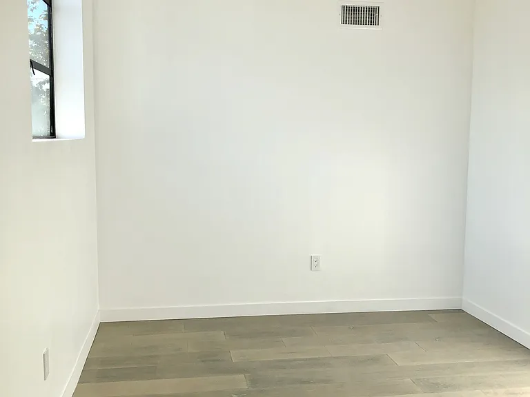 1317 Cabrillo Ave — Photo 8