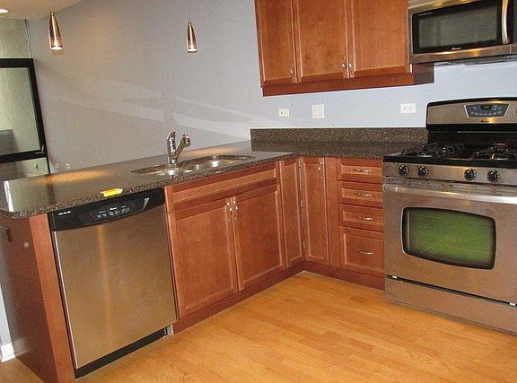 2nd image of 3946 N Ravenswood Ave APT 302