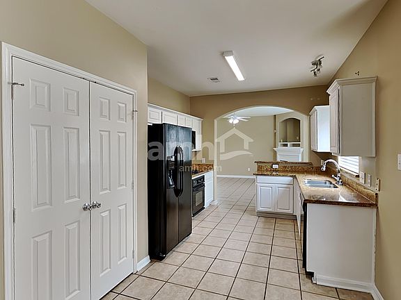 3rd image of 411 Cedar Point Dr