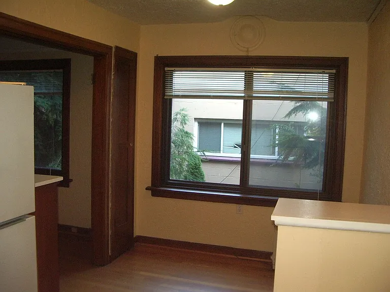 221 W Mercer St — Photo 9