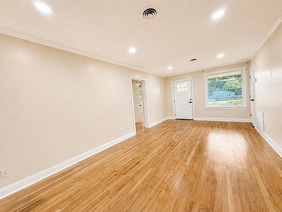 4th image of 1224 Lee St