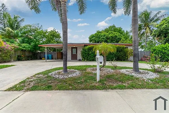 2831 N Seacrest Blvd #A