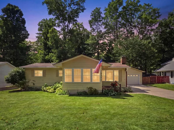 133 Winona Pl, Cadillac, MI 49601