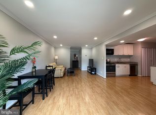 9711 Kings Crown Ct APT 101, Fairfax, VA 22031