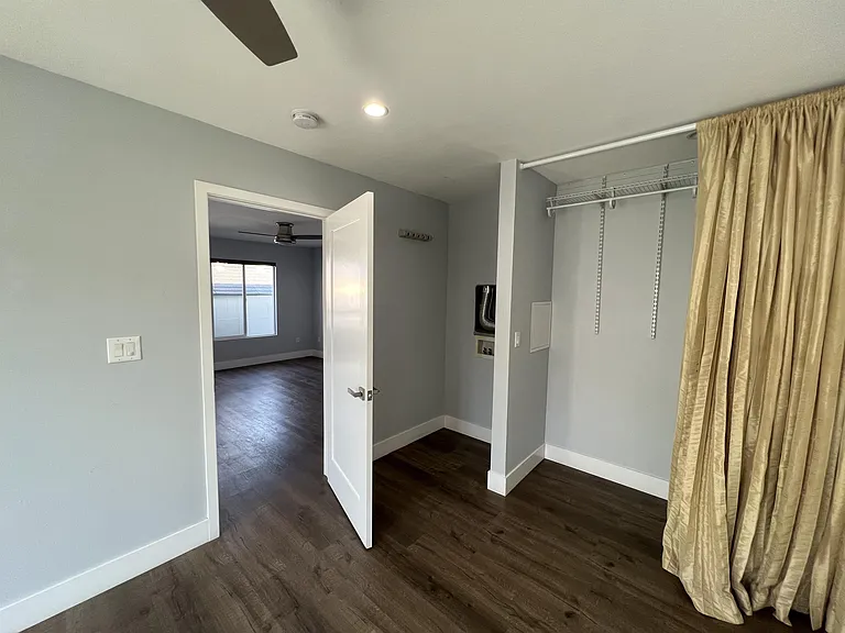 2298 Termino Ave — Photo 5