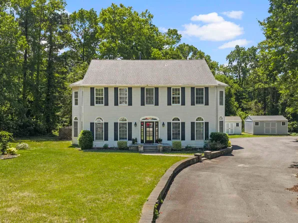 2 Moore Ter, Cape May Court House, NJ 08210