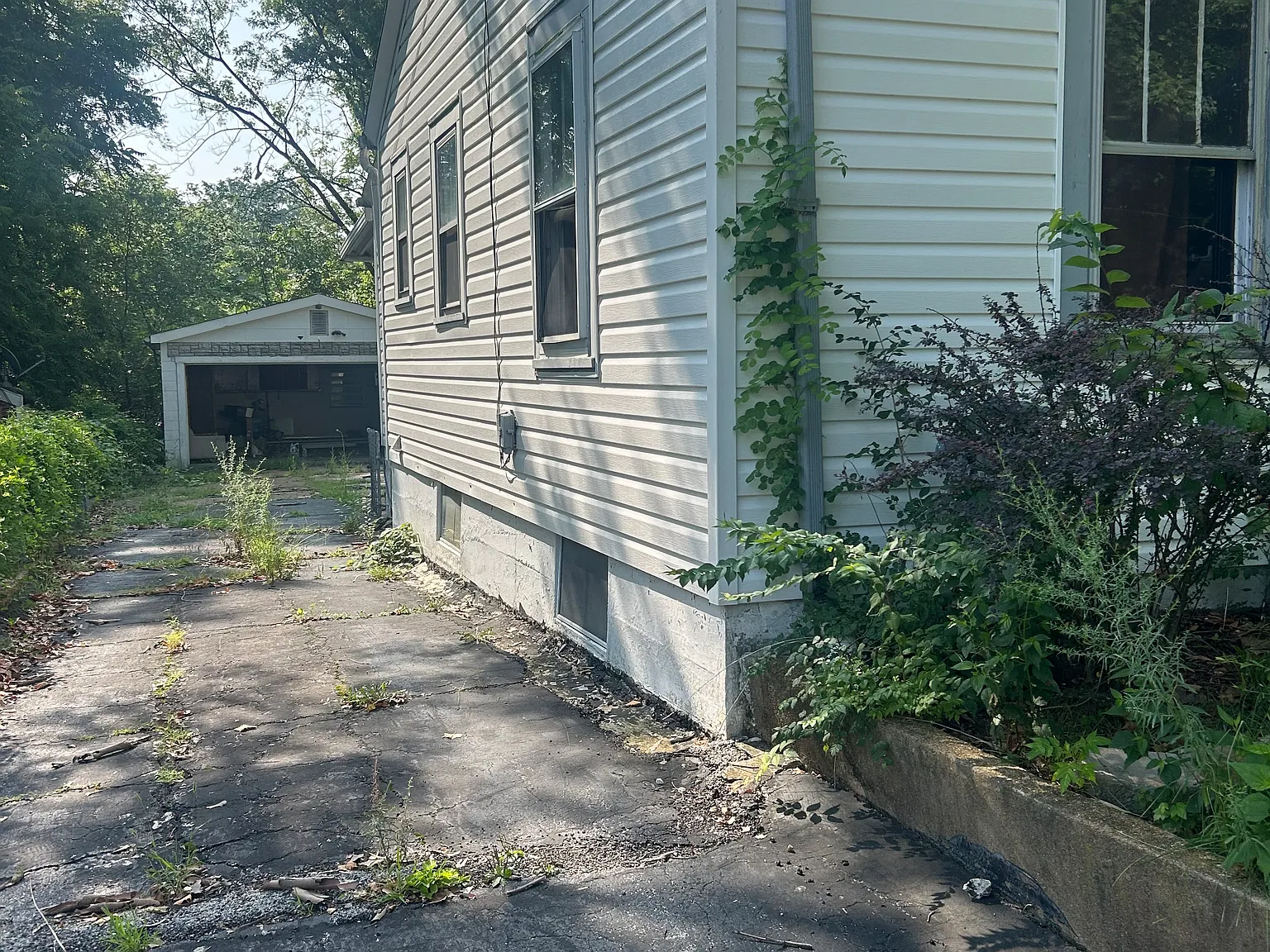 Affordable St. Louis Home with a Garage! — Photo 2