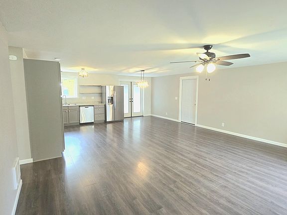 3rd image of 16010 Buena Vista Dr