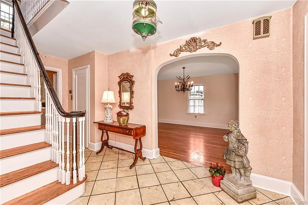 Building Photo - 61 Villa Ave #1