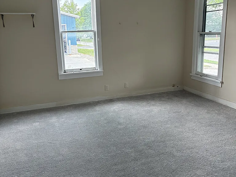 219 W Kickapoo St #1 — Photo 5