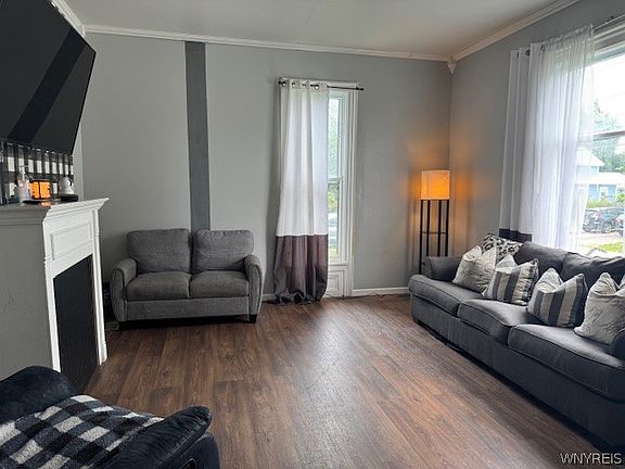 3rd image of 501 S Academy St