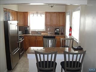 4th image of 61 Crestwood Ave