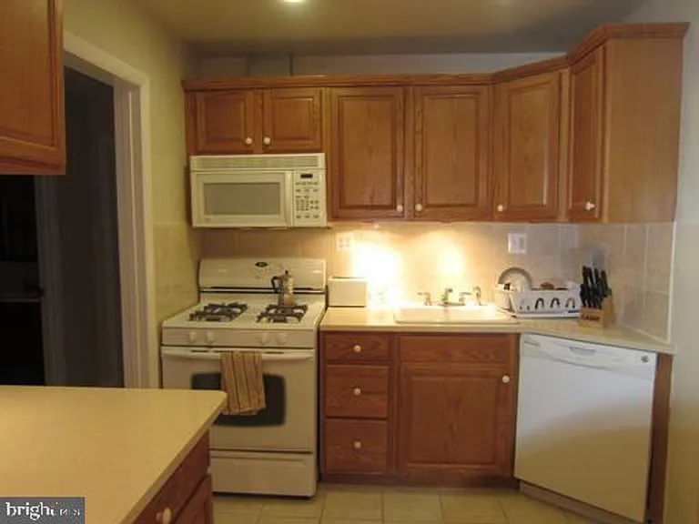 2131 Pimmit Dr — Photo 5