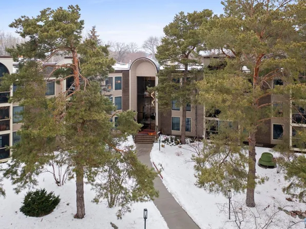 8549 Irwin Rd APT 233, Bloomington, MN 55437