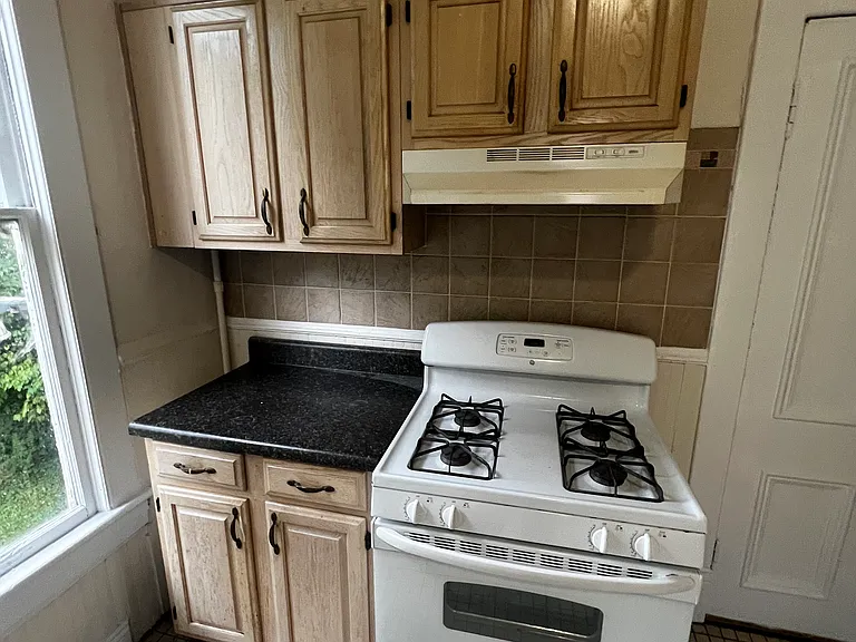 406 Highland Ave SW #2 — Photo 10