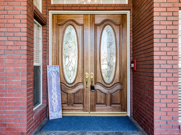 8301 Waterfield Dr, Bakersfield, CA 93312