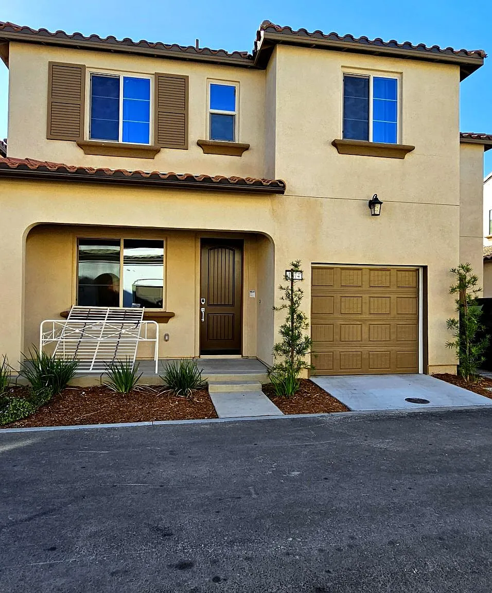 1974 S Ambrosia Way — Photo 1