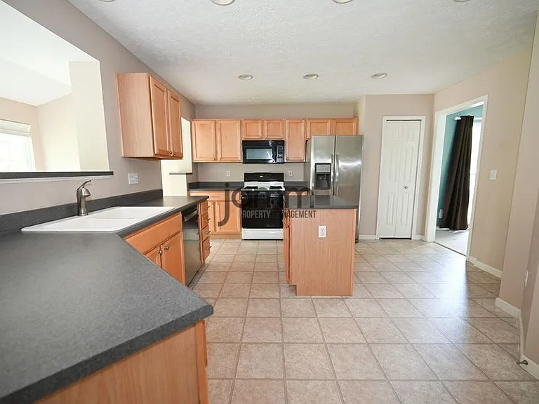8728 Breckenridge Oval — Photo 5
