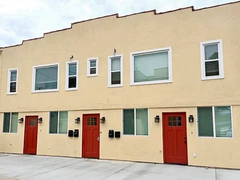 3929 1/2 E 3rd St #3929-1/2