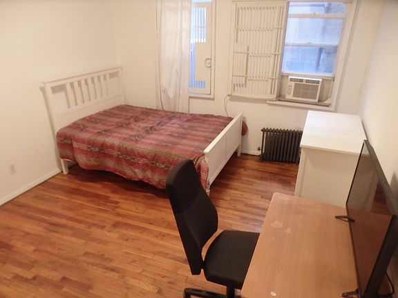 5th image of 415 W 47th St APT C