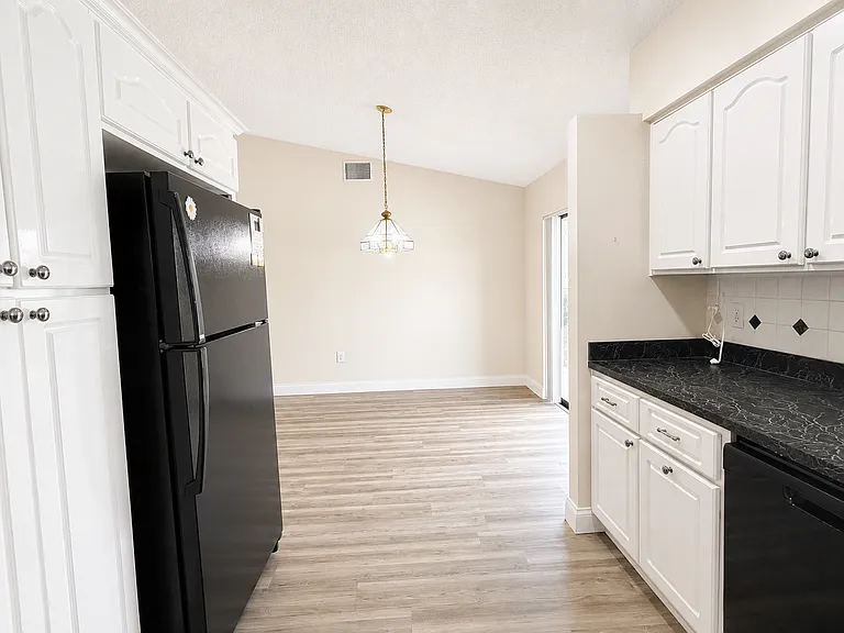 662 Castaways St NE — Photo 8