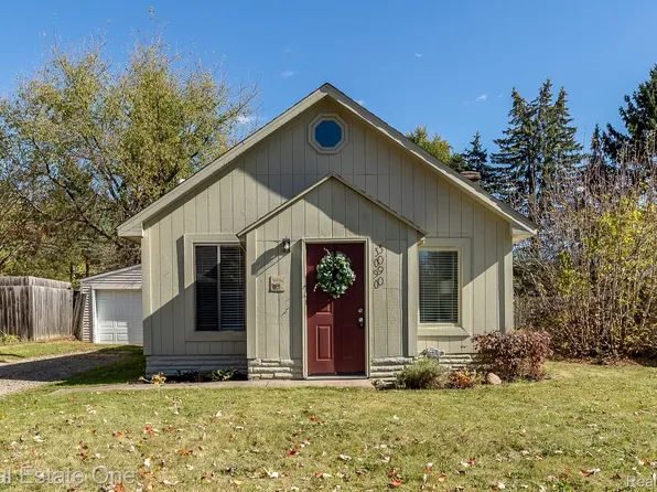 3090 Hill Rd, Auburn Hills, MI 48326