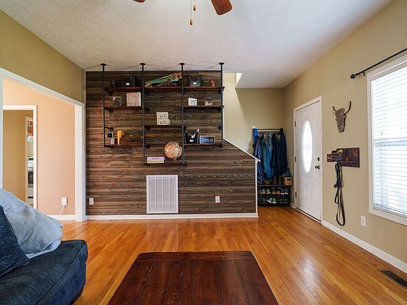 4th image of 2660 Park West Dr