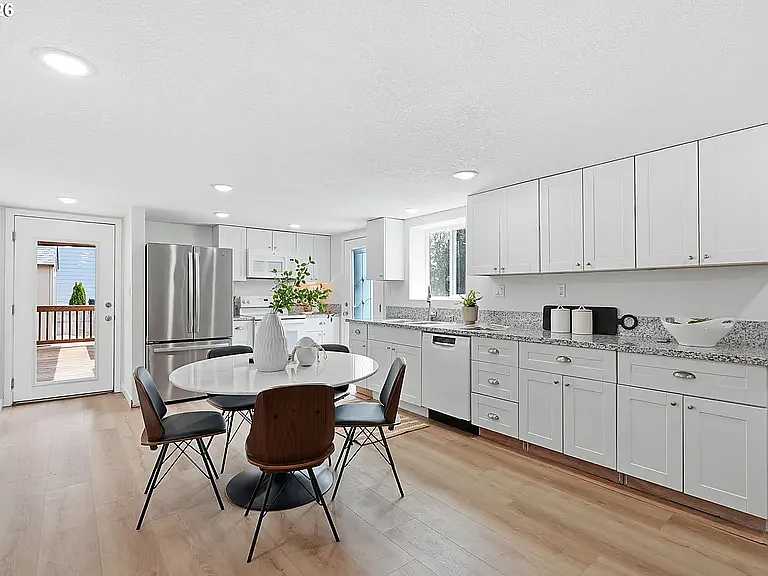 131 NW 11th Ave #B — Photo 6