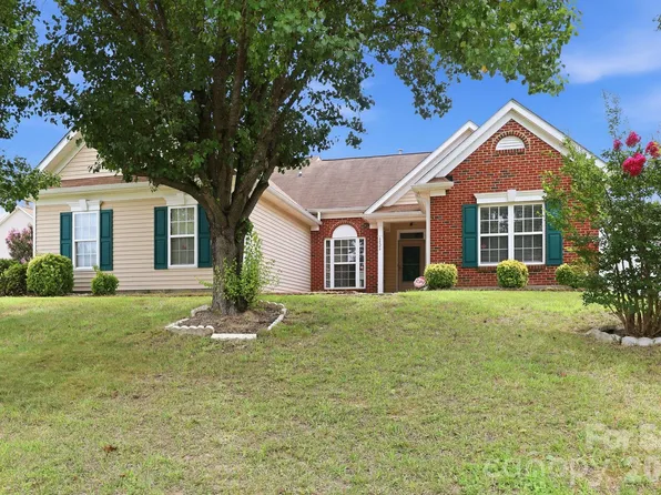 6826 Chieftain Dr, Charlotte, NC 28216