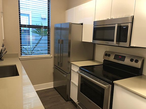 3rd image of 215 Shoreline Ct
