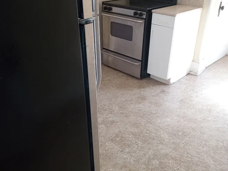 605 S Grand Ave #2 — Photo 9