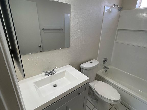 2nd image of 902 N Belvedere Ave #2