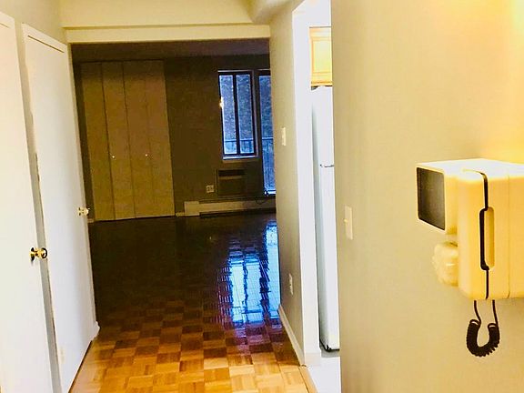 4th image of 13702 Northern Blvd #10