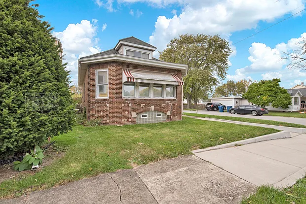3300 Wallace Ave photo 1