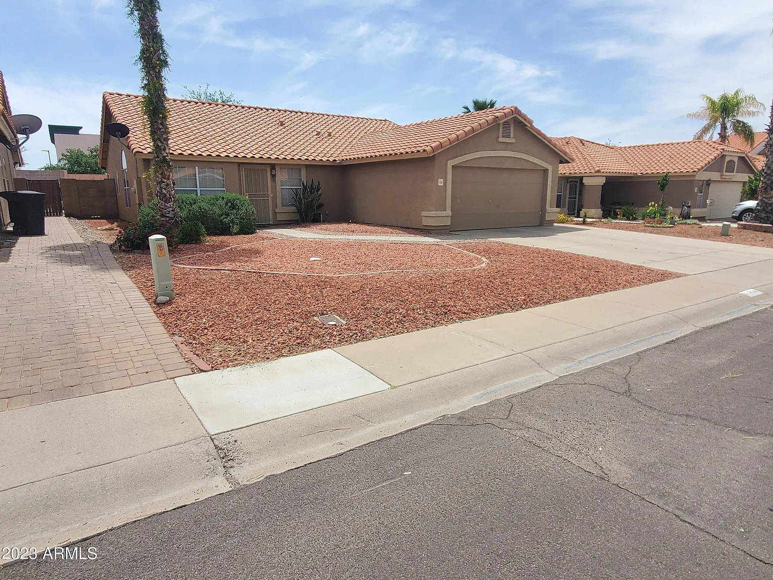 3 bed, 2.0 bath, 1642 sqft, $1,900 — Photo 2