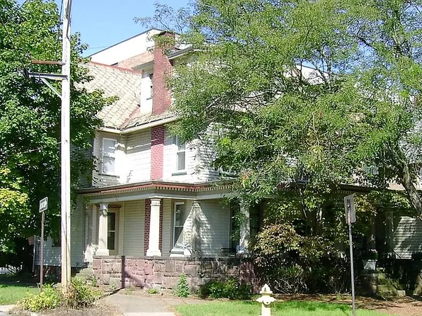 526 12th St, Franklin, PA 16323