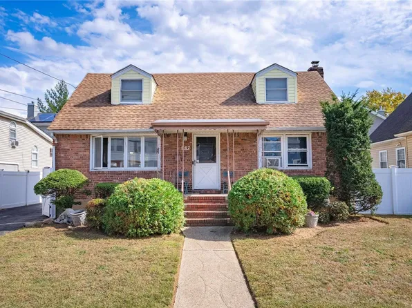 567 Oakley Avenue, Elmont, NY 11003