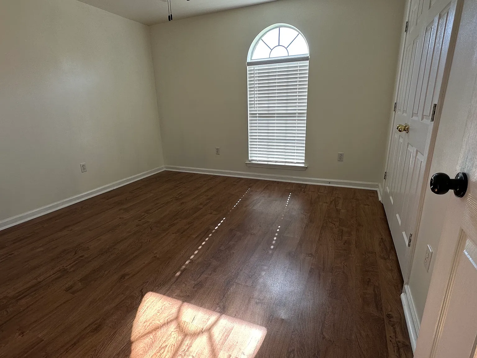 3 bed, 1596 sqft, $1,800 — Photo 4