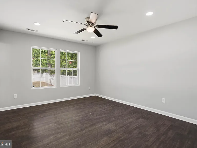 283 Shorewood Dr — Photo 13