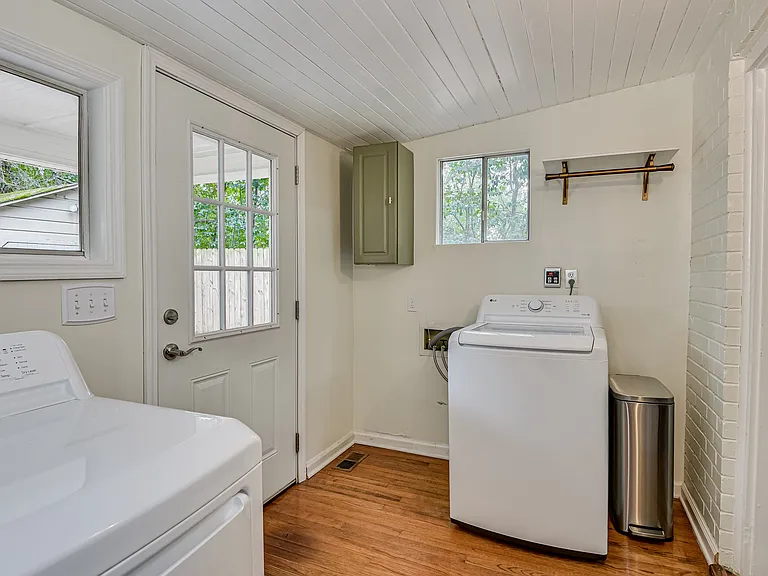 904 Highland Ave — Photo 17