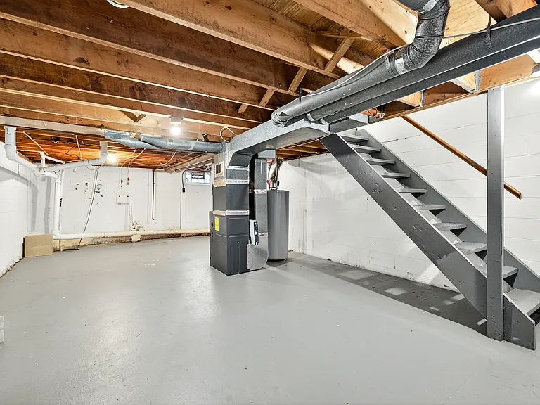 2 Br 1.5 Bath TH Basement with Washer Dryer Hookup