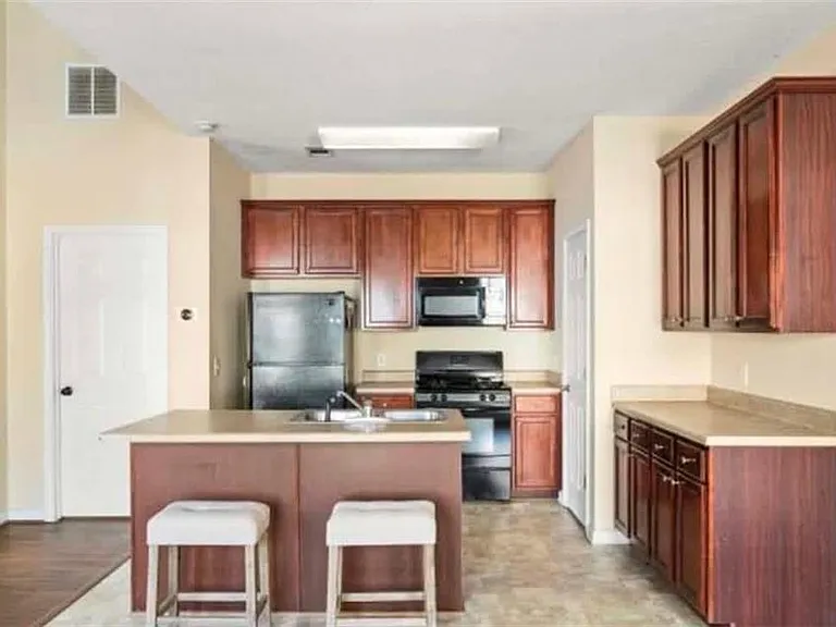 2162 Capella Cir SW — Photo 4