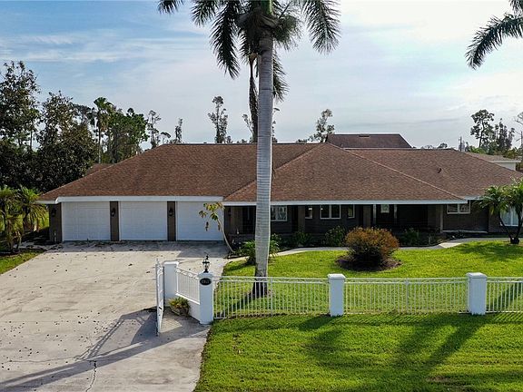 3rd image of 17435 W Carnegie Cir
