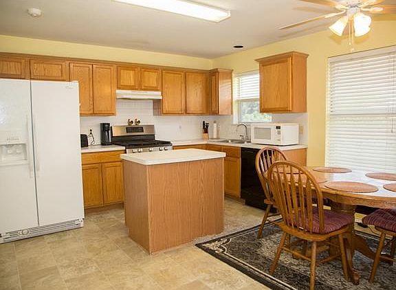 3rd image of 11513 Tickford Dr