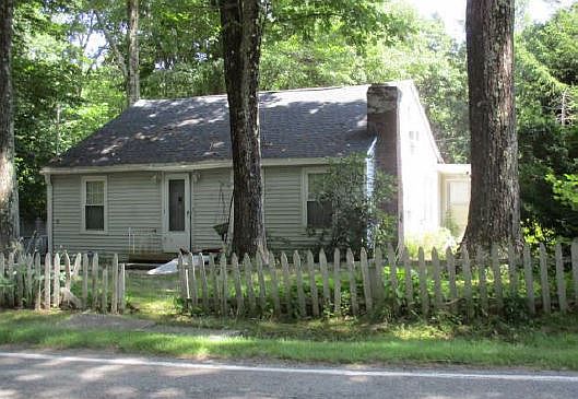2nd image of 230 Paxton St