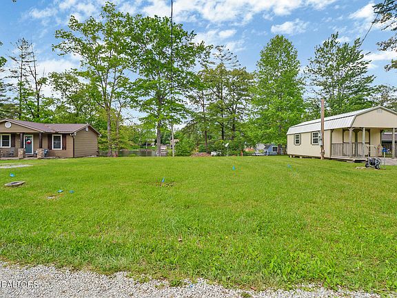 2nd image of 12 Linger Lake Ln