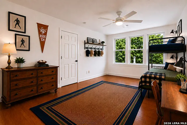 120 Lamont Ave — Photo 45