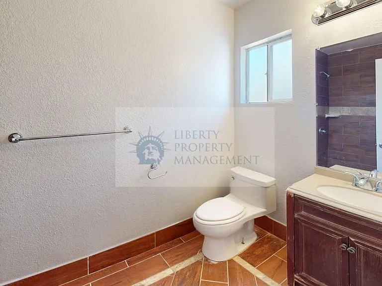 10051 E Lyons Rd — Photo 8