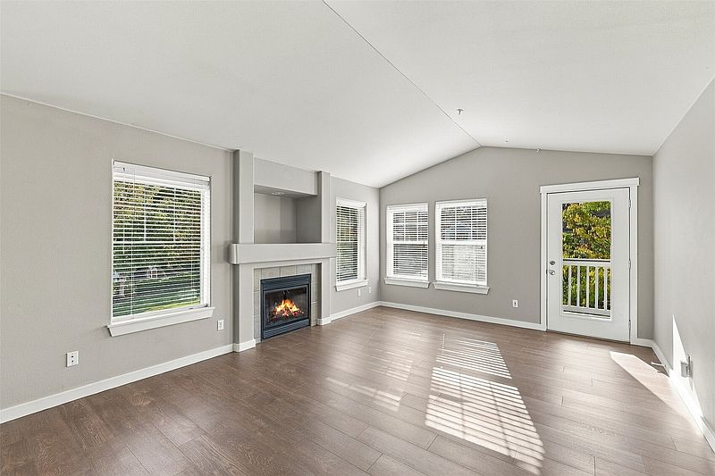 3rd image of 10515 221st Lane NE #202