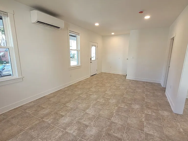 34 E Main St — Photo 8